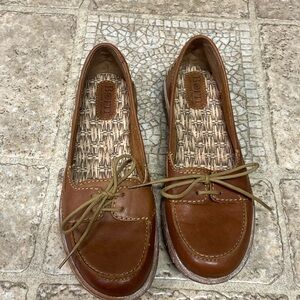 Born size 6 tan loafer style shoe in near brand new condition $10